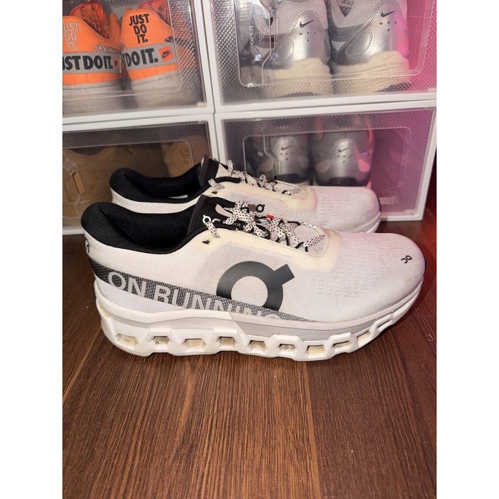 Size 9 - Oncloud Cloud Monster Running Shoes